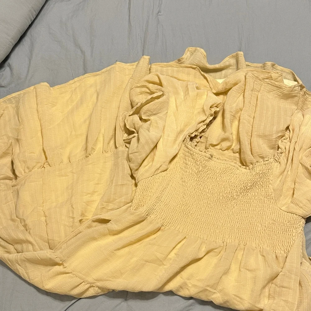 Elegant Yellow Maxi Dress - Picture 2 of 3